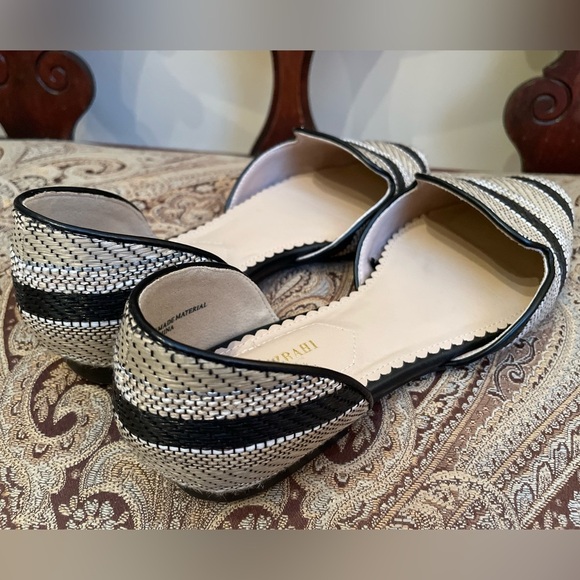 Isaac Mizrahi Black and Cream Flats - Picture 5 of 6